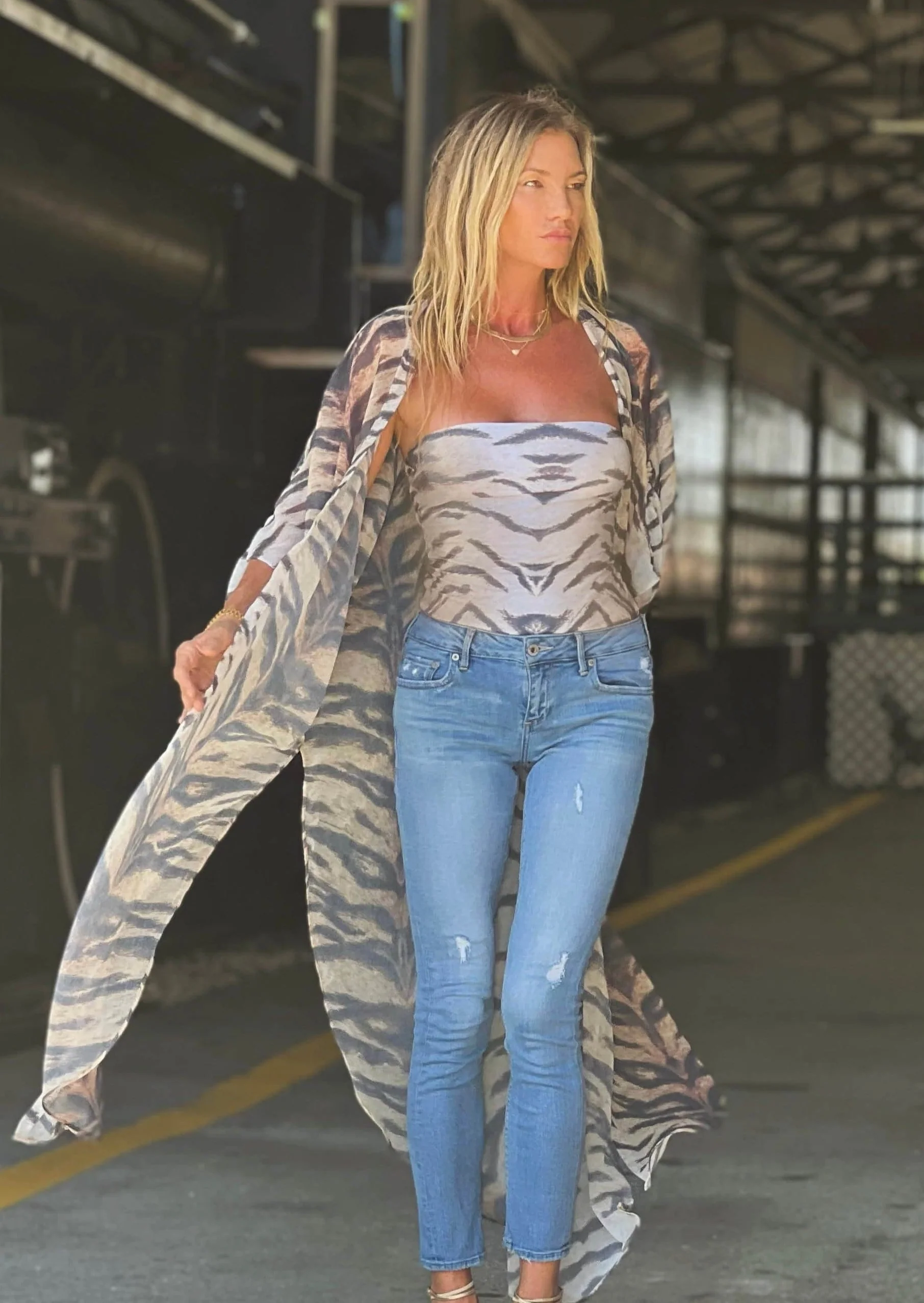 Georgie Strapless Top Faded Tiger - Image 3